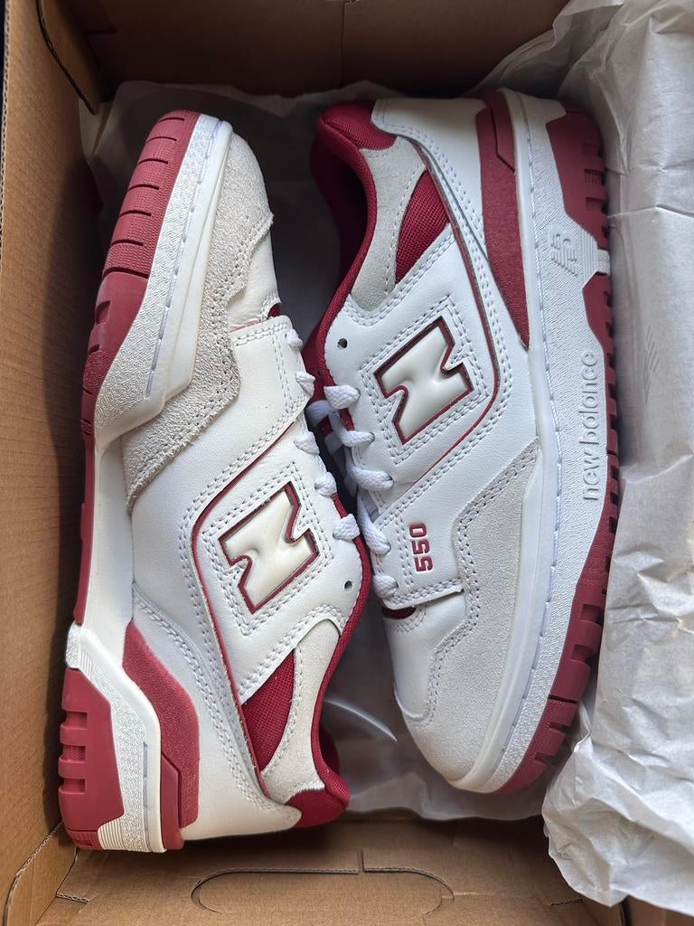 New Balance 550 rood maat 40, Kleding | Heren, Schoenen, Ophalen of Verzenden, Nieuw
