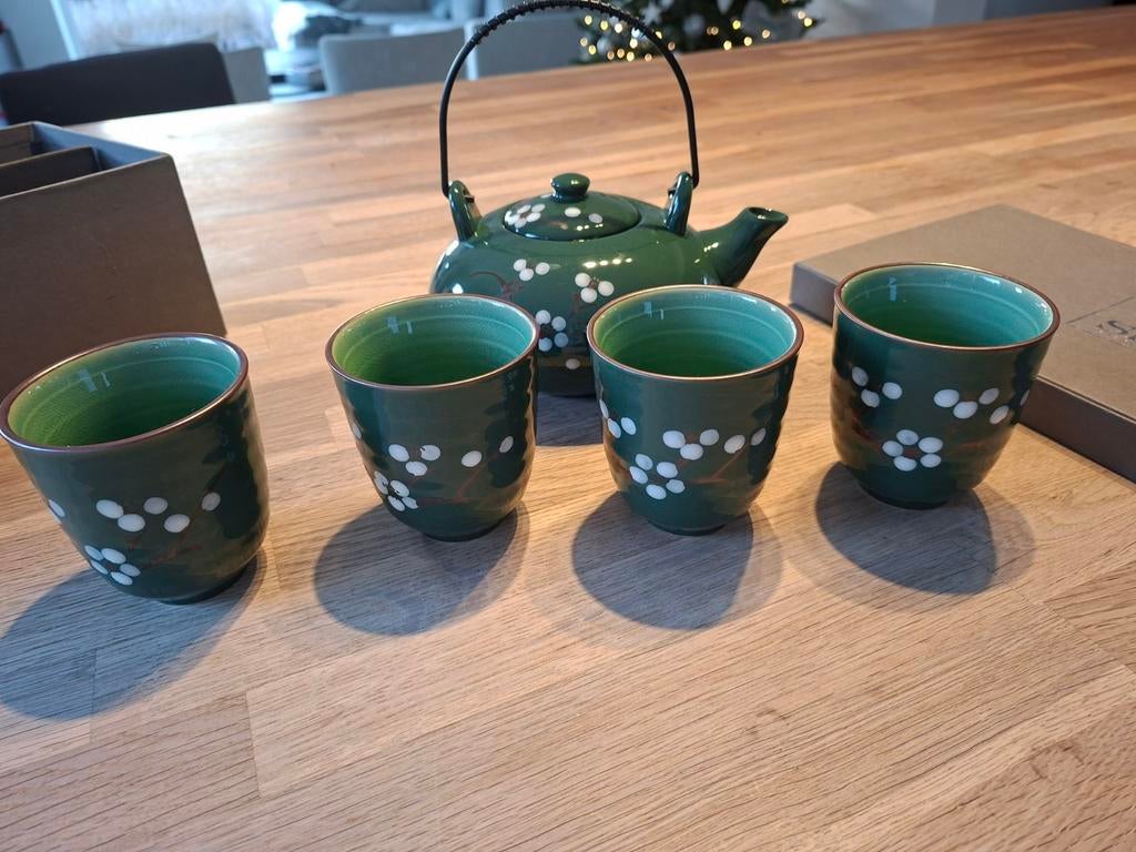théière japonaise avec 4 tasses en céramique neuve, Enlèvement ou Envoi, Comme neuf, Céramique