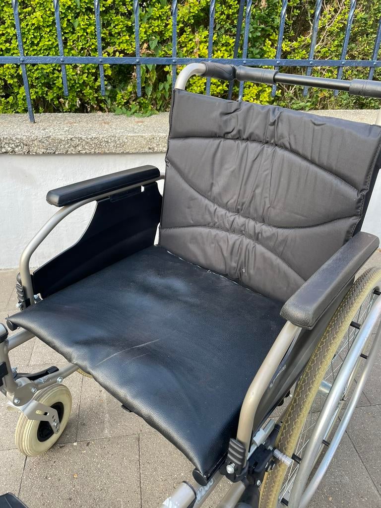 Chaise roulante pliable Vermeiren V 200 état neuf, Enlèvement ou Envoi, Pliant, Comme neuf, Fauteuil roulant manuel