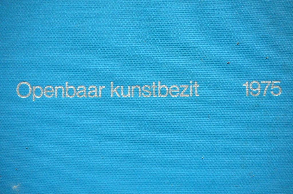 Openbaar kunstbezit 1975 in originele ringmap met stoffen ka, Boeken, Ophalen of Verzenden, Gelezen