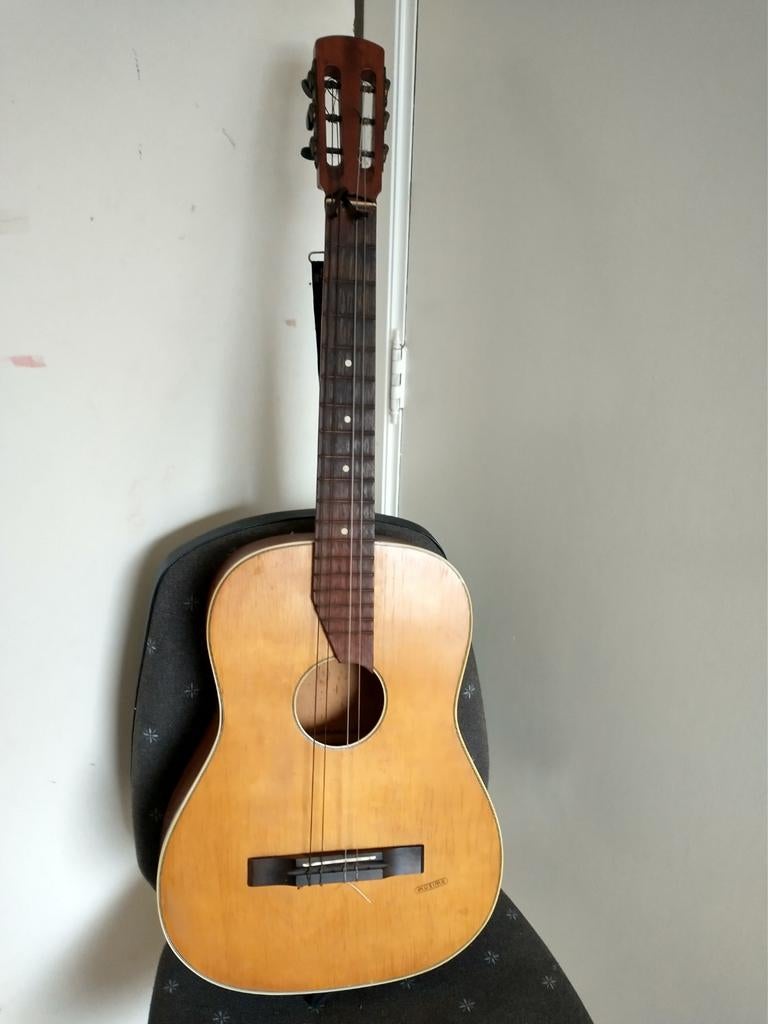 Akoestische gitaar, er ontbreken 2 snaren., Muziek en Instrumenten, Ophalen, Gebruikt, Klassieke of Spaanse gitaar