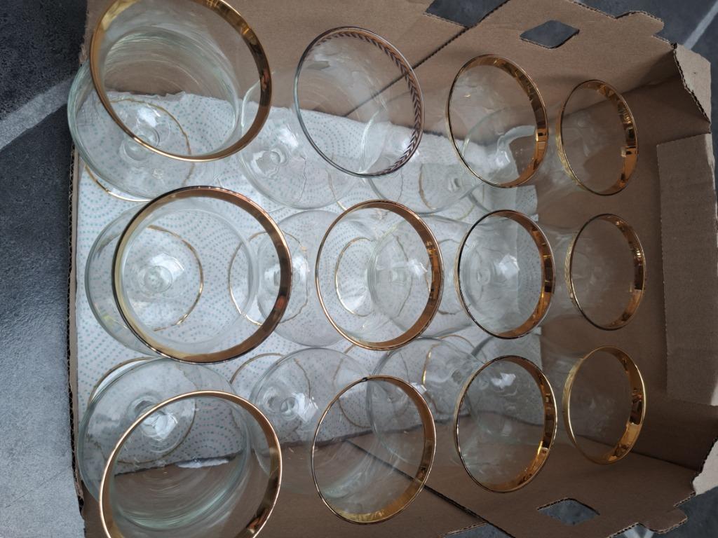 12 vieux verre à vin, Collections, Vins, Enlèvement, Utilisé