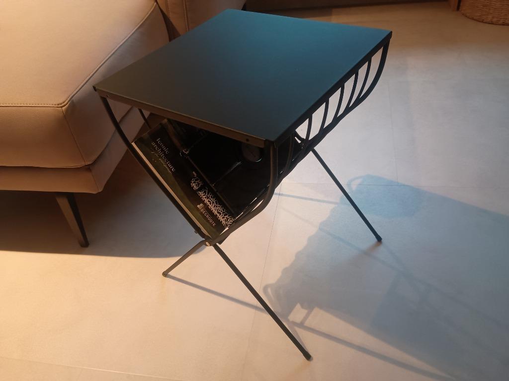 Bijzettafel/ magazinehouder in zwart metaal, Minder dan 55 cm, Metaal of Aluminium, Vierkant, Nieuw