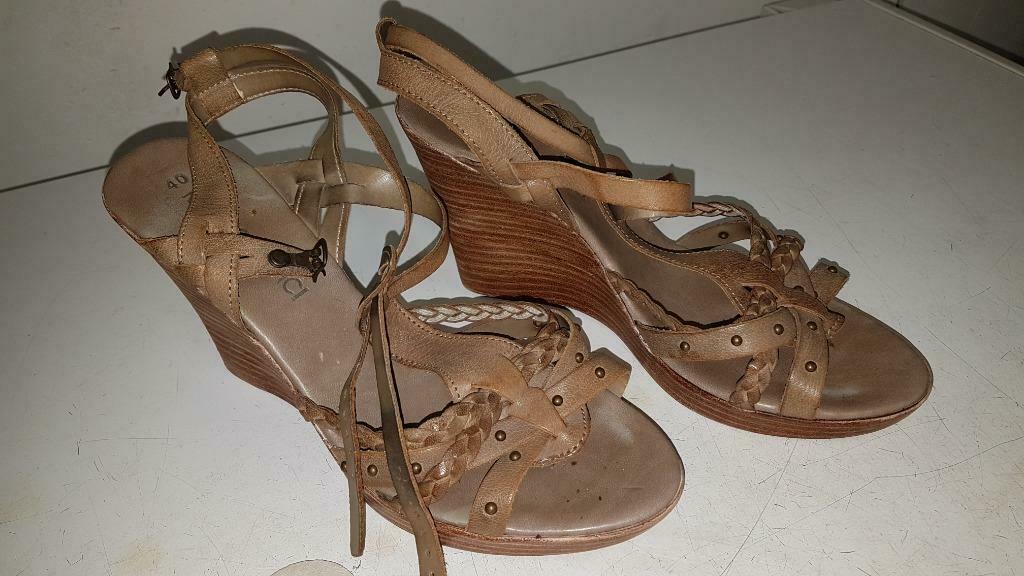Prachtige Sandalen aan spotprijs maat 39, Beige, MET, Zo goed als nieuw, Sandalen of Muiltjes