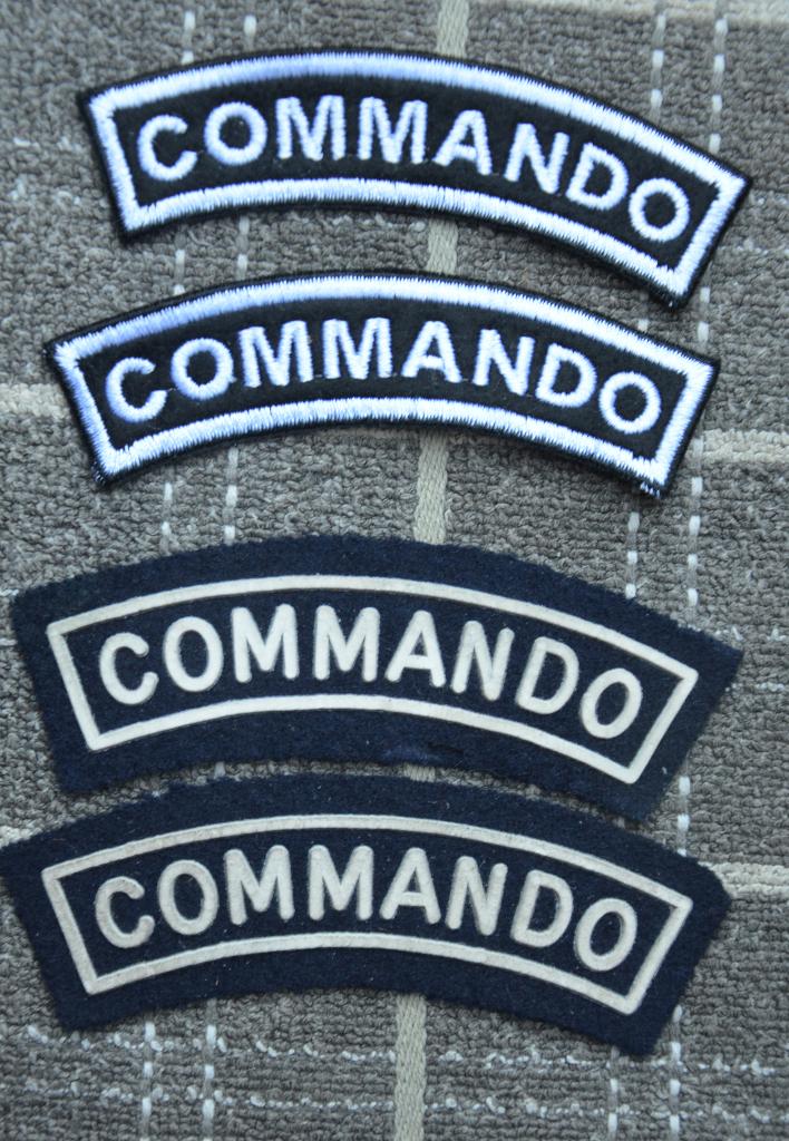 COMMANDO schouder titels, als SET te koop, 2-variaties, ZG, Collections, Enlèvement ou Envoi, Armée de terre, Emblème ou Badge