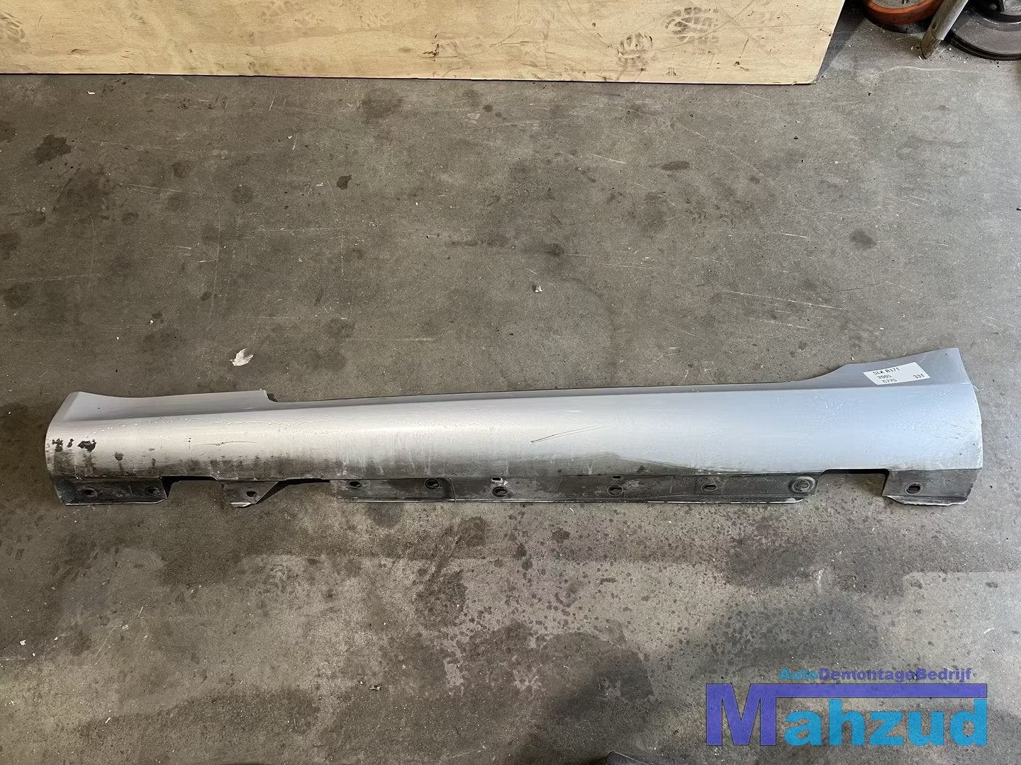MERCEDES SLK R171 Zilver C775 Links zijskirt 2005-2011, Mercedes-Benz AG, Mercedes-Benz, Utilisé, Mercedesstrasse 120
70372  Stuttgart, DE