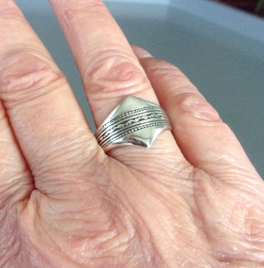 Bague touareg en argent pour homme ou femme excellent état, Enlèvement ou Envoi, Femme ou Homme, Comme neuf, Argent