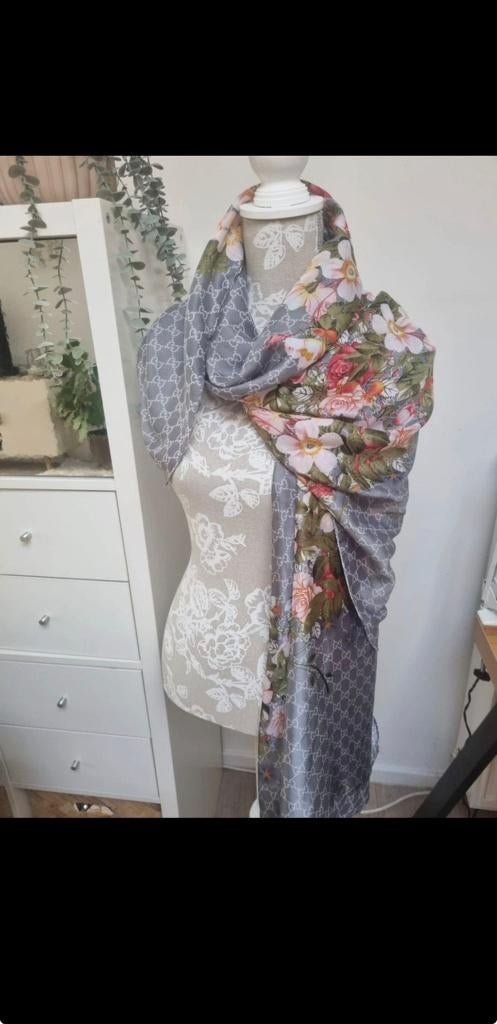 Zijden sjaal gucci, Gucci, Ophalen, Nieuw, Sjaal