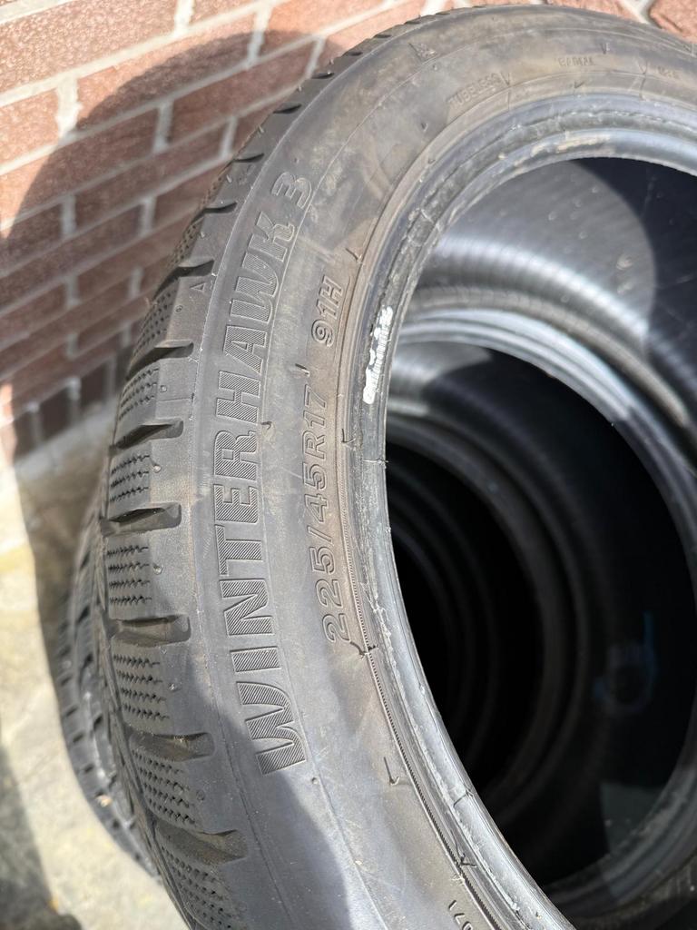 Pneus 225/45/17, Autos : Pièces & Accessoires, Pneus & Jantes, Enlèvement, Pneus hiver, Pneu(s)