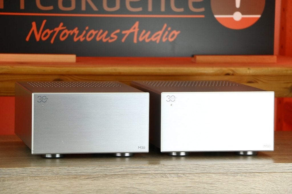 AVM M30 / M 30 mono's. INRUIL OK. XLR. Sessie? Lekkere set., Ophalen of Verzenden, Zo goed als nieuw, Stereo, 120 watt of meer
