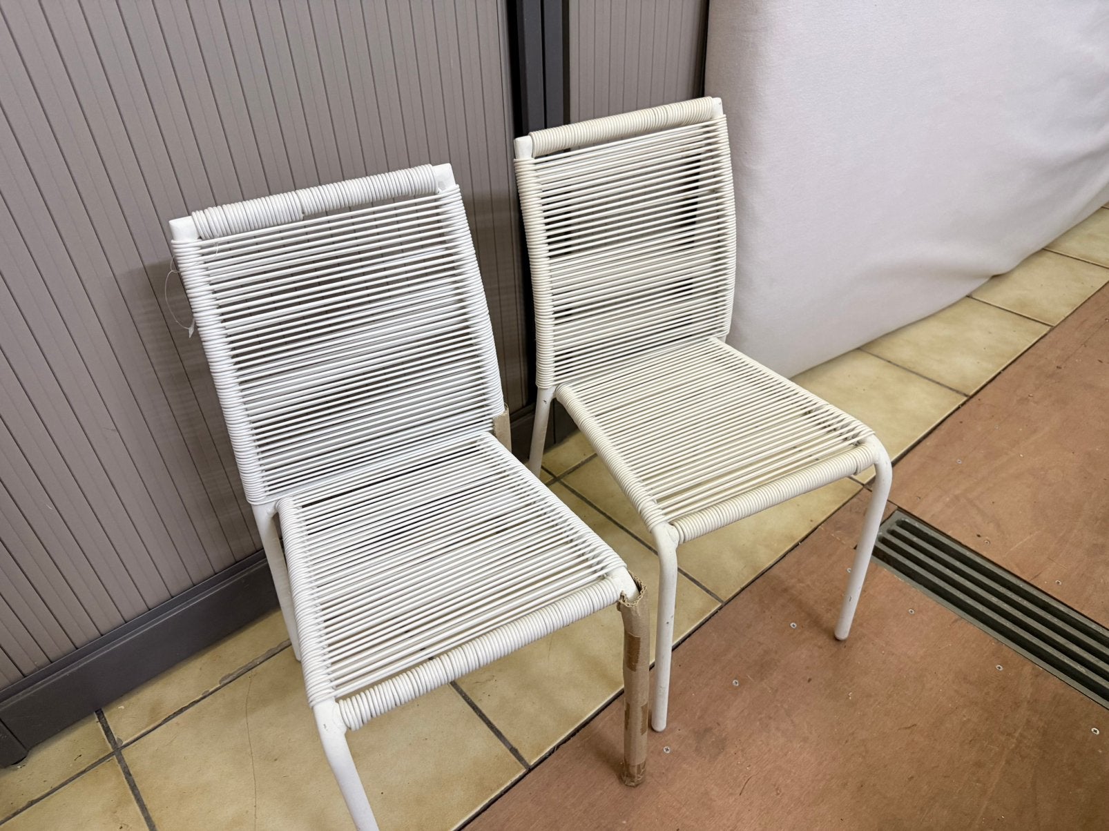 3 witte kinderstoeltjes waarvan 1 acapulco chair, Enlèvement, Comme neuf, Synthétique