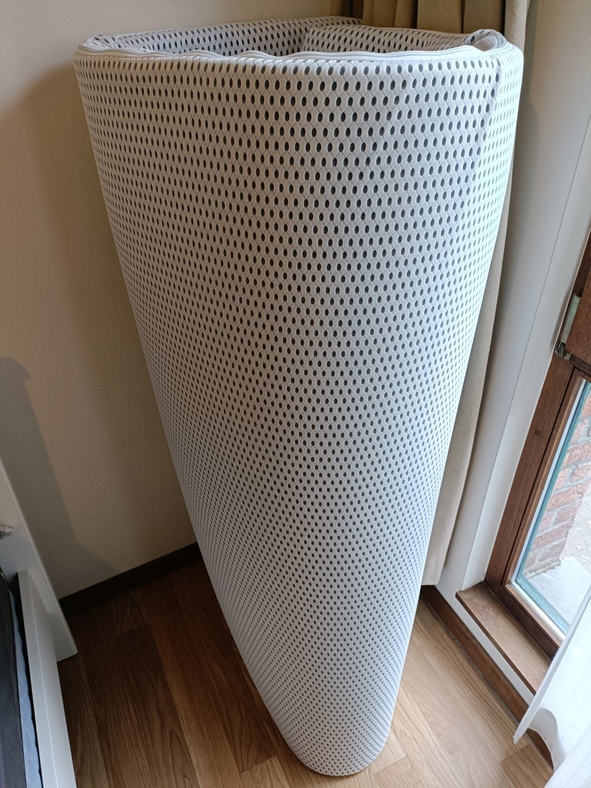 Nieuw veilig matras van 140 x 2,00 m x 6 cm. Betaald: €189,, Matras