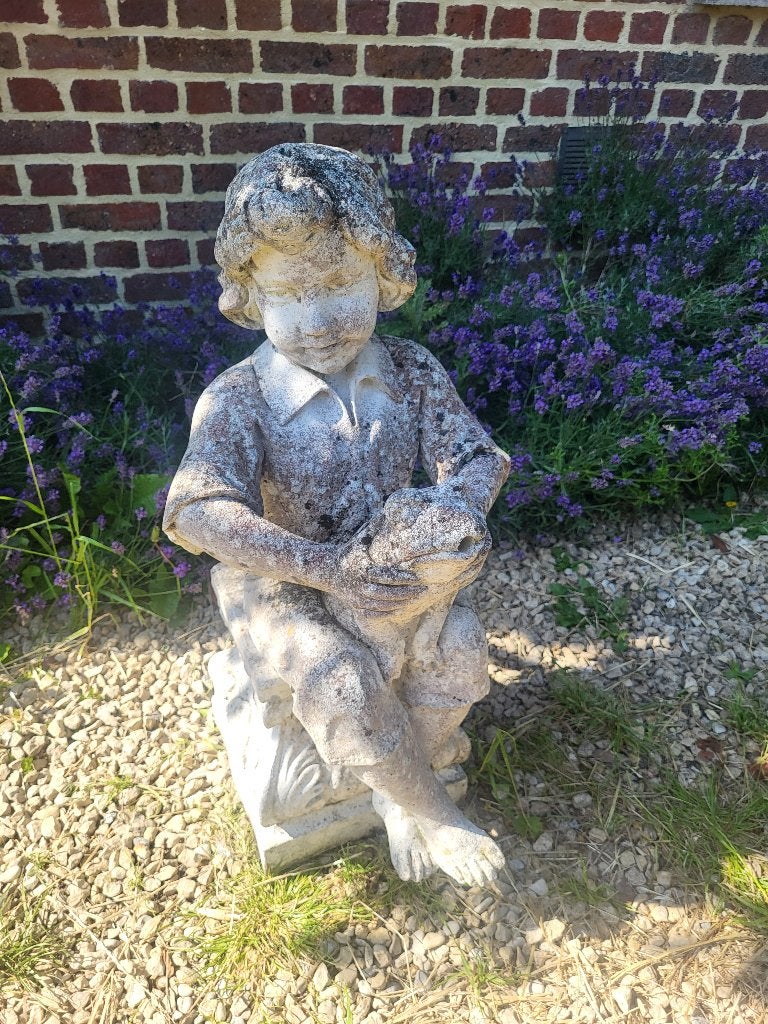 Mooi oud tuinbeeld: jongen met kikker: fontein, Enlèvement