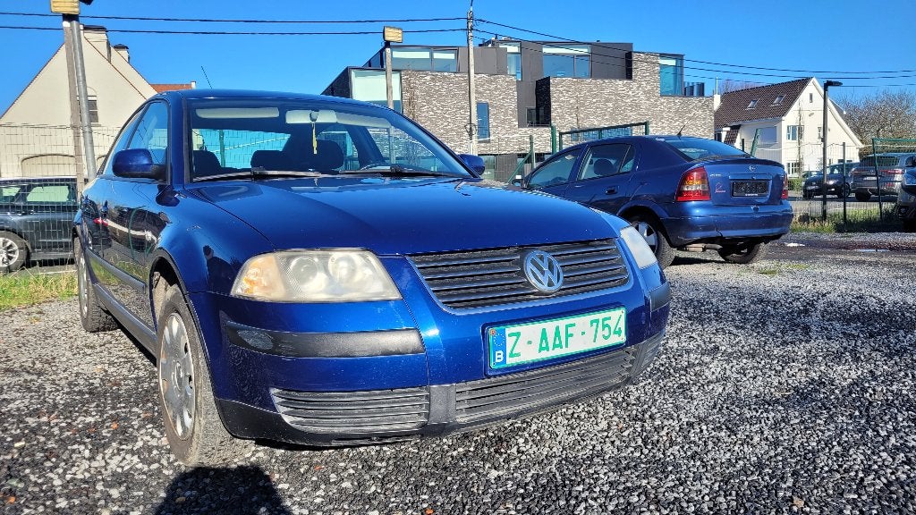 vw passat 1.6i AIRCO TREKHAAK euro 4 2002, Autos, Volkswagen, Entreprise, Achat, Passat, ABS, Airbags, Air conditionné, Alarme