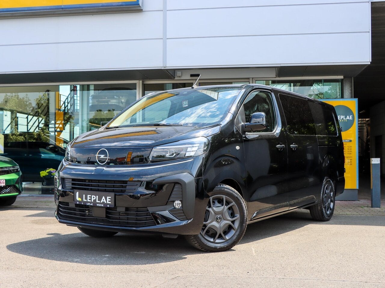 Opel Vivaro DC 5 ZIT 2.0 145PK AT8 |CAMERA|TREKHAAK|NAVI|, Auto's, 0 kg, Zwart, Bedrijf, 5 deurs