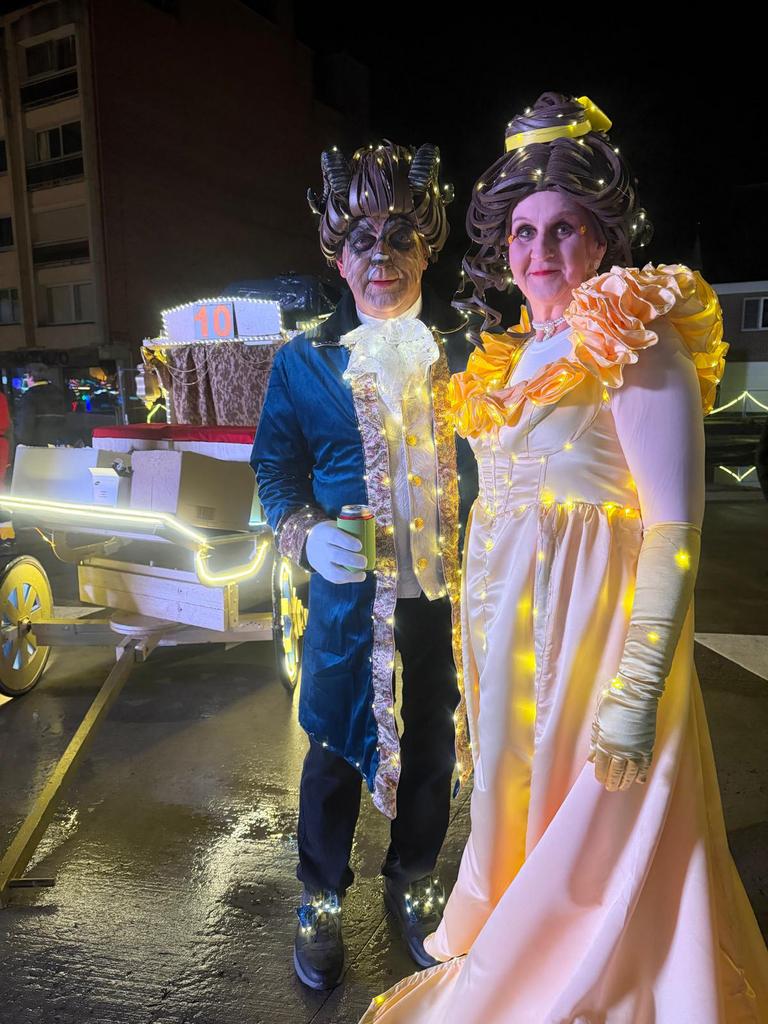 Verlichte koets + verlichte kostuums beauty & the beast, Ophalen, Zo goed als nieuw