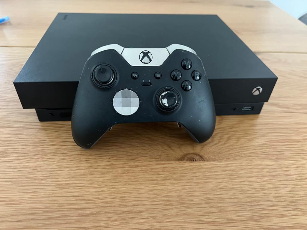 Xbox One X 1TB + Elite Controller, Games en Spelcomputers, Ophalen, Zo goed als nieuw, Controller, Xbox One