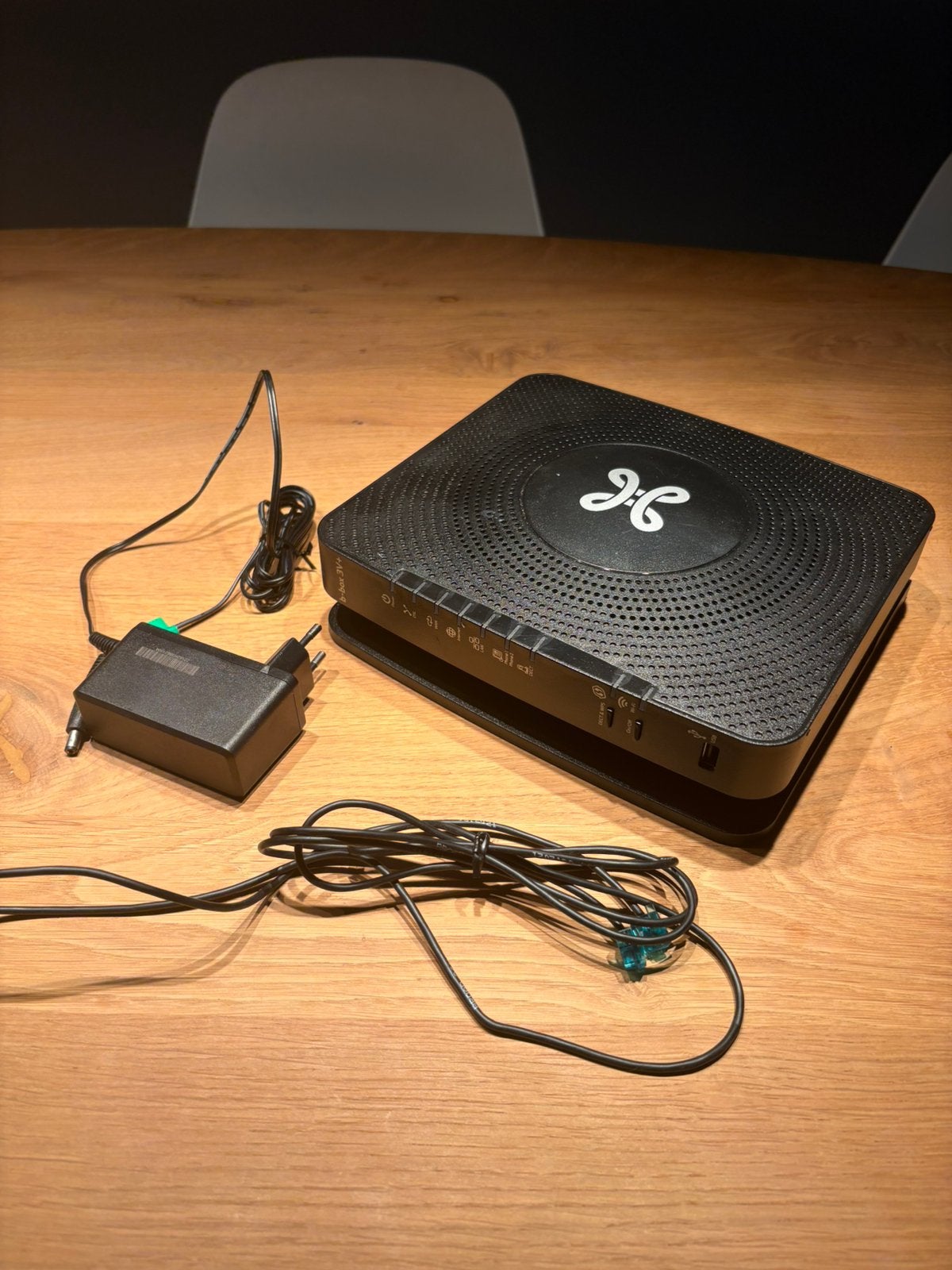 Proximus b-box 3V+, Informatique & Logiciels, Routeurs & Modems, Enlèvement ou Envoi, Utilisé, Routeur avec modem