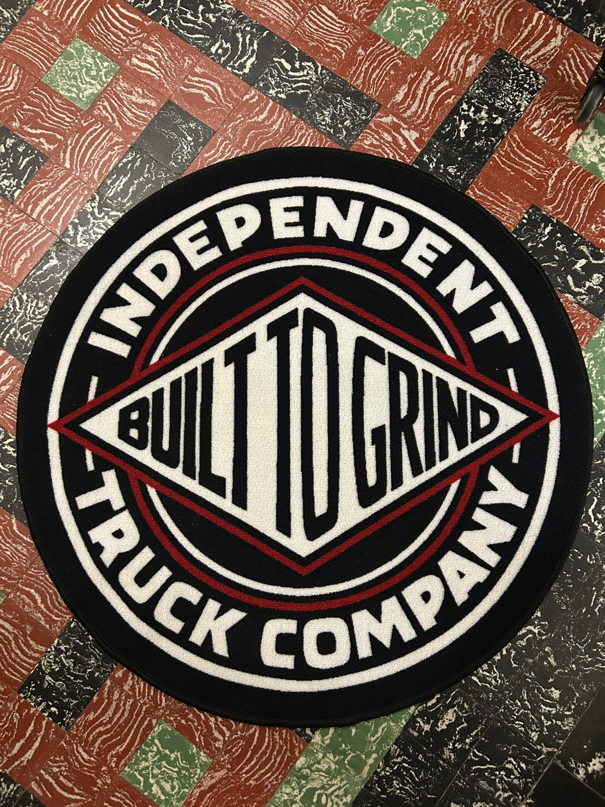 Tapijt indepent trucks, Huis en Inrichting, Ophalen, Nieuw, Zwart