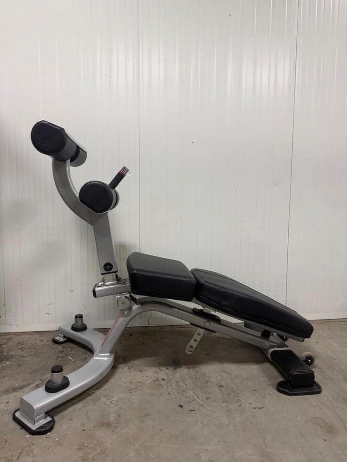 Star Trac Adjustable Ab crunch bench / bank, Sports & Fitness, Équipement de fitness, Utilisé, Autres types, Bras, Jambes, Pectoraux