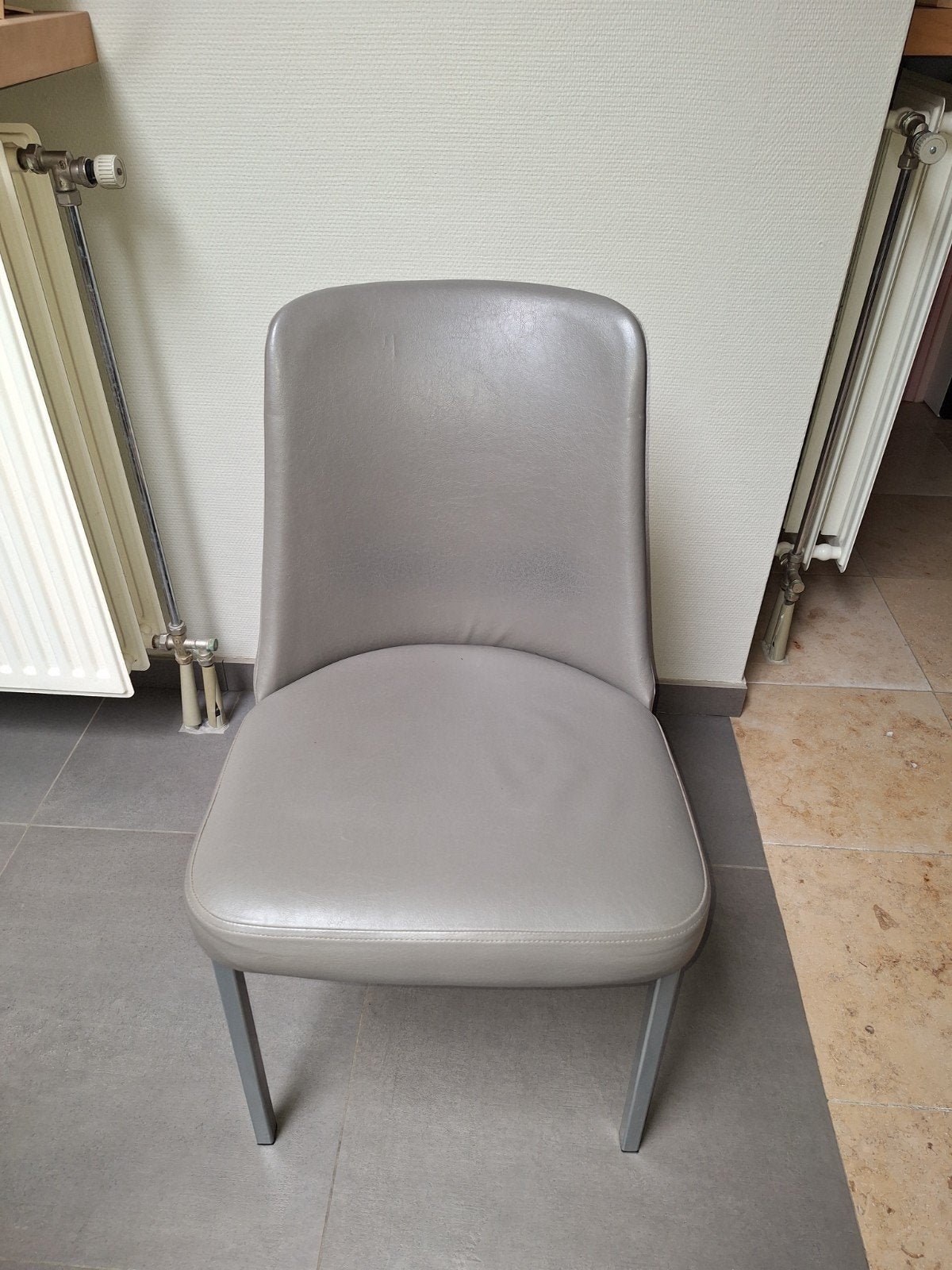 4 gebruikte keukenstoelen gratis af te halen, Enlèvement