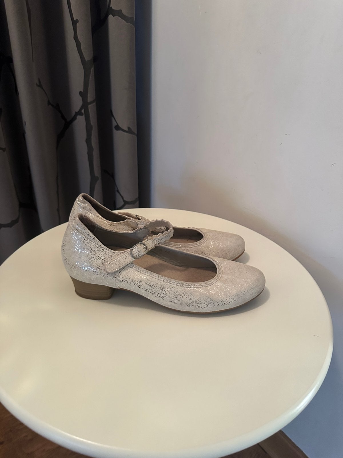Footnotes schoenen maat 42 met klittenbandsluiting, Maison & Meubles, Tables | Coiffeuses, Enlèvement ou Envoi, Comme neuf