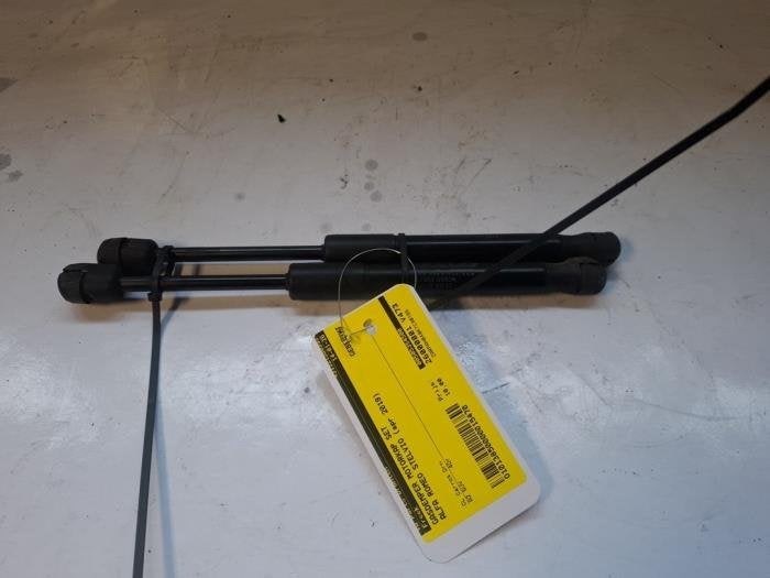 Amortisseur kit capot moteur d'un Alfa Romeo Stelvio, -, 3 mois de garantie, Utilisé, Alfa Romeo