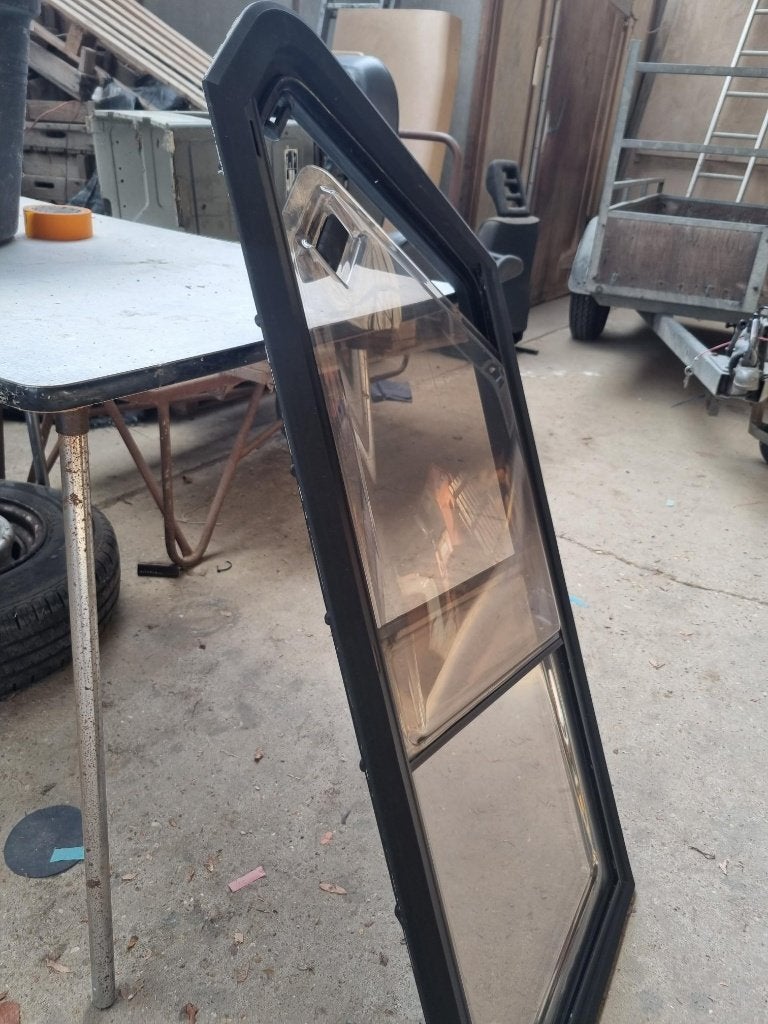 Ramen hobby 600 camper raam schuifraam diverse, Verzenden, Gebruikt