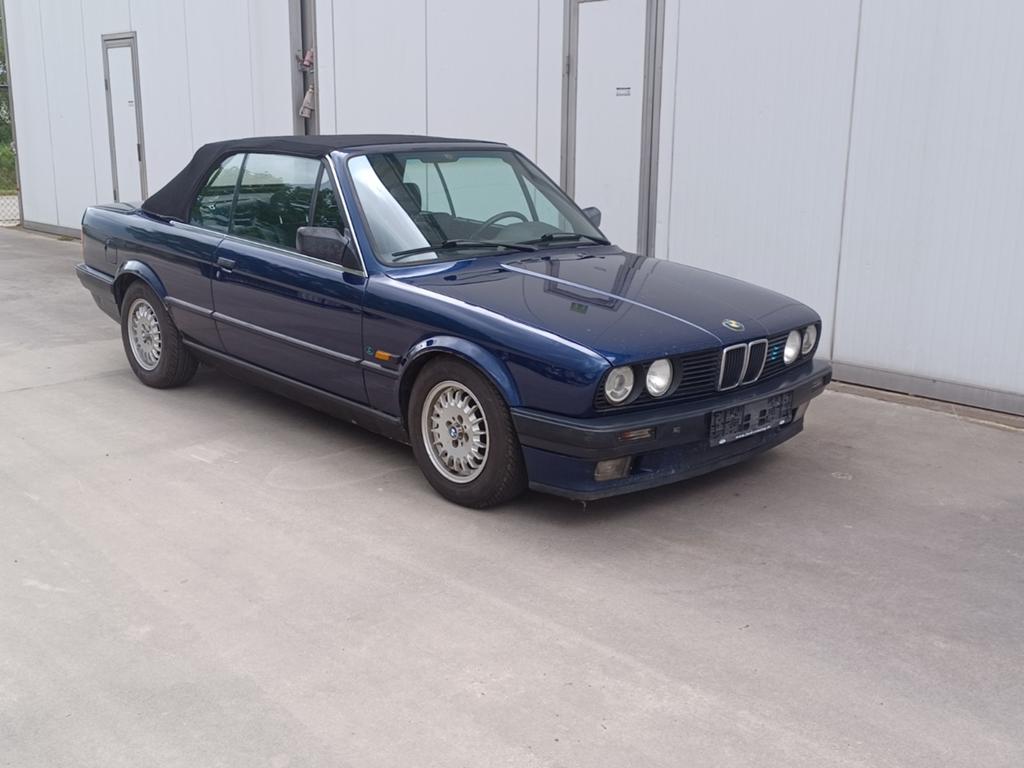 BMW e30 318i Cabrio Euro 2, Auto's, BMW, Euro 2, Achterwielaandrijving, Zwart, 4 cilinders