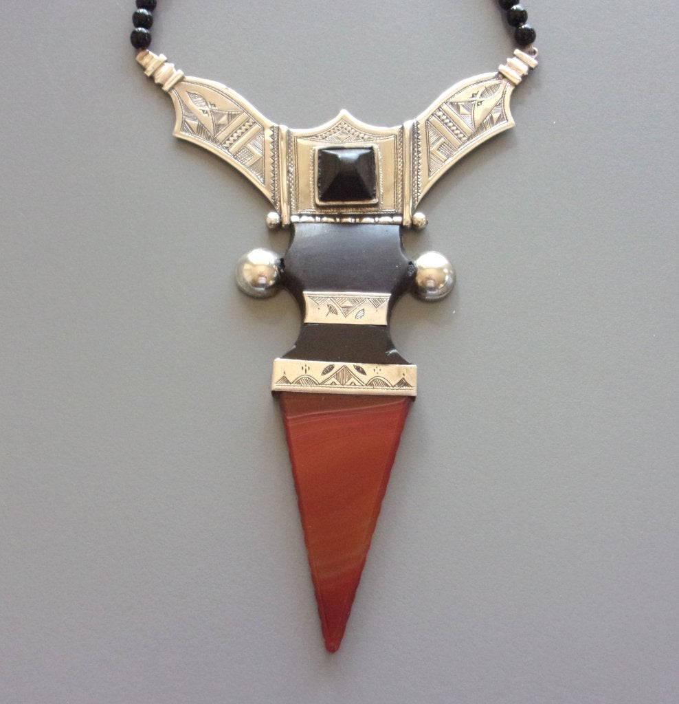 Ketting met Toeareg-hanger in zilver, agaat en ebbenhout, Ophalen of Verzenden, Zo goed als nieuw, Met edelsteen, Zilver