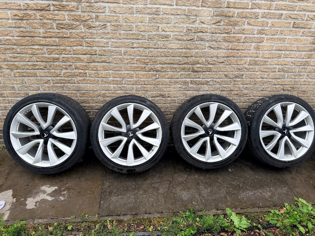 Tesla Model 3 | 19" Sport Velgen | Hankook Banden + TPMS, Auto-onderdelen, Gebruikt, 235 mm, Band(en), Personenwagen