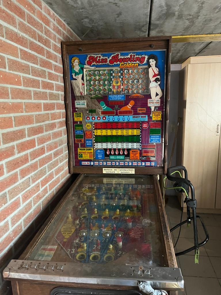 Bingo kast, Verzamelen, Automaten | Gokkasten en Fruitautomaten, Overige munten, Ophalen, Gebruikt, Met sleutels