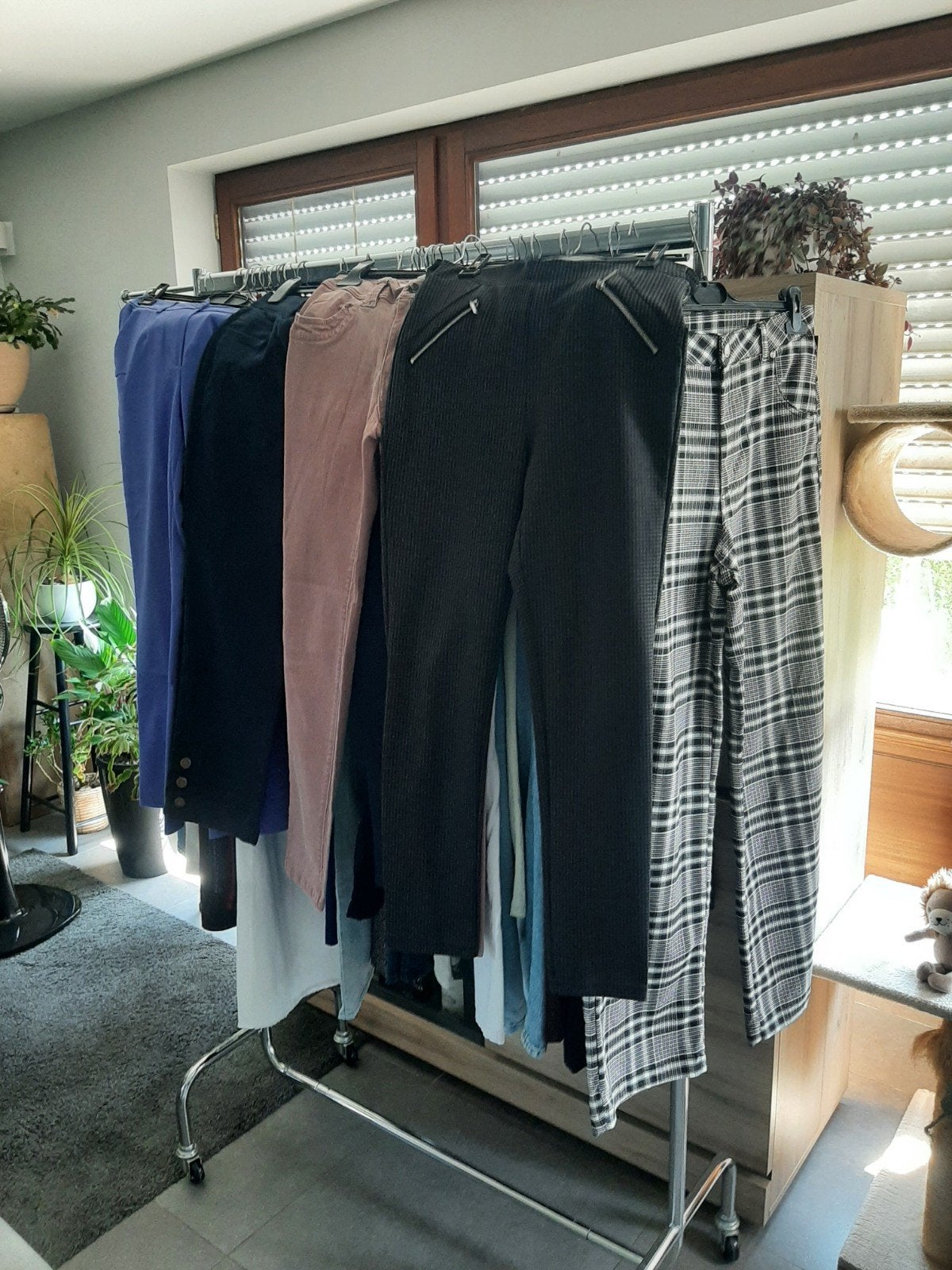 200 pantalons femmes toutes tailles 4€/pièce ou 150€/50 pc, Enlèvement ou Envoi, Comme neuf