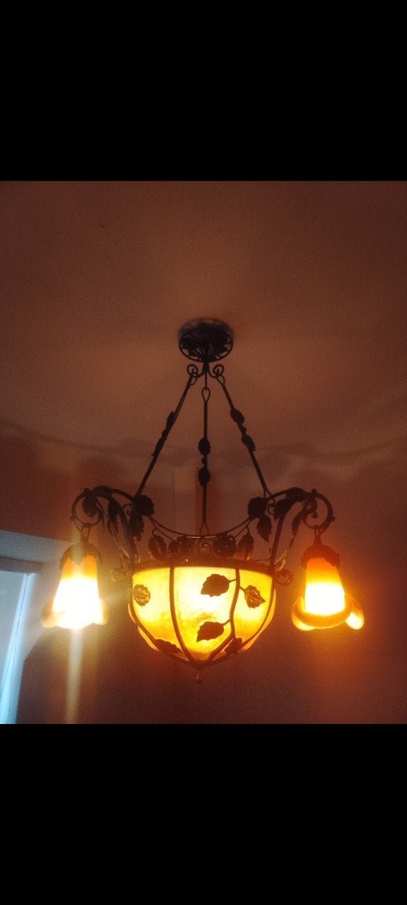 Lustre style art nouveau, Enlèvement