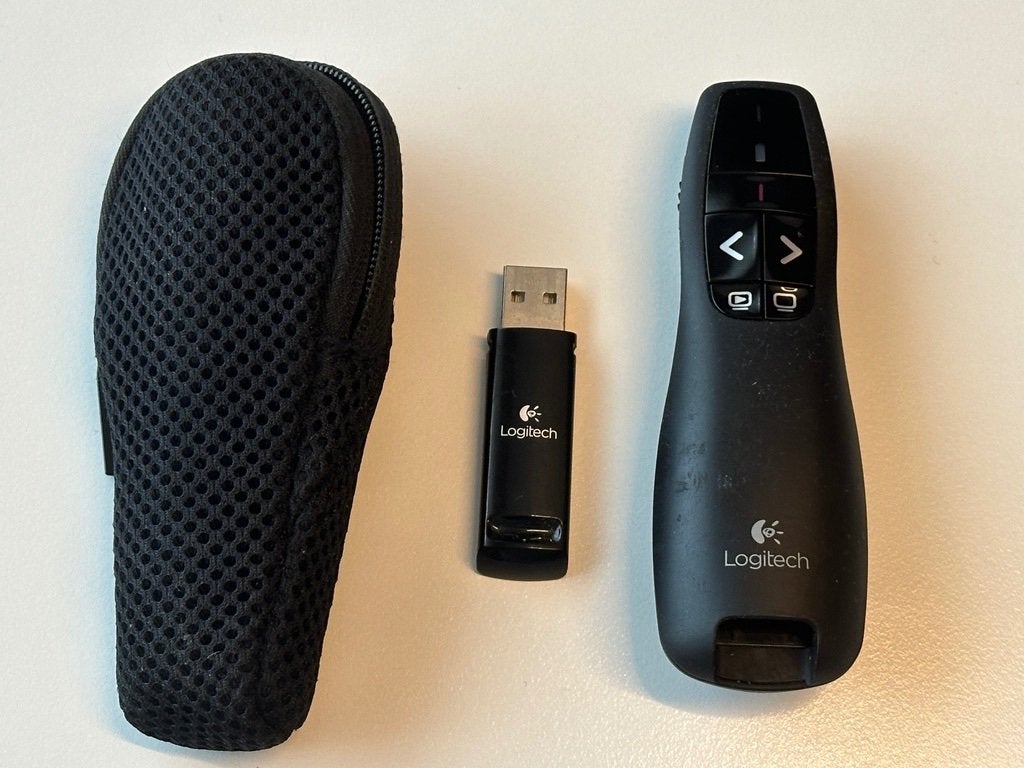 Logitech R400 draadloze presenter + laser - compleet, Enlèvement, Utilisé, Logitech, ChromeOS