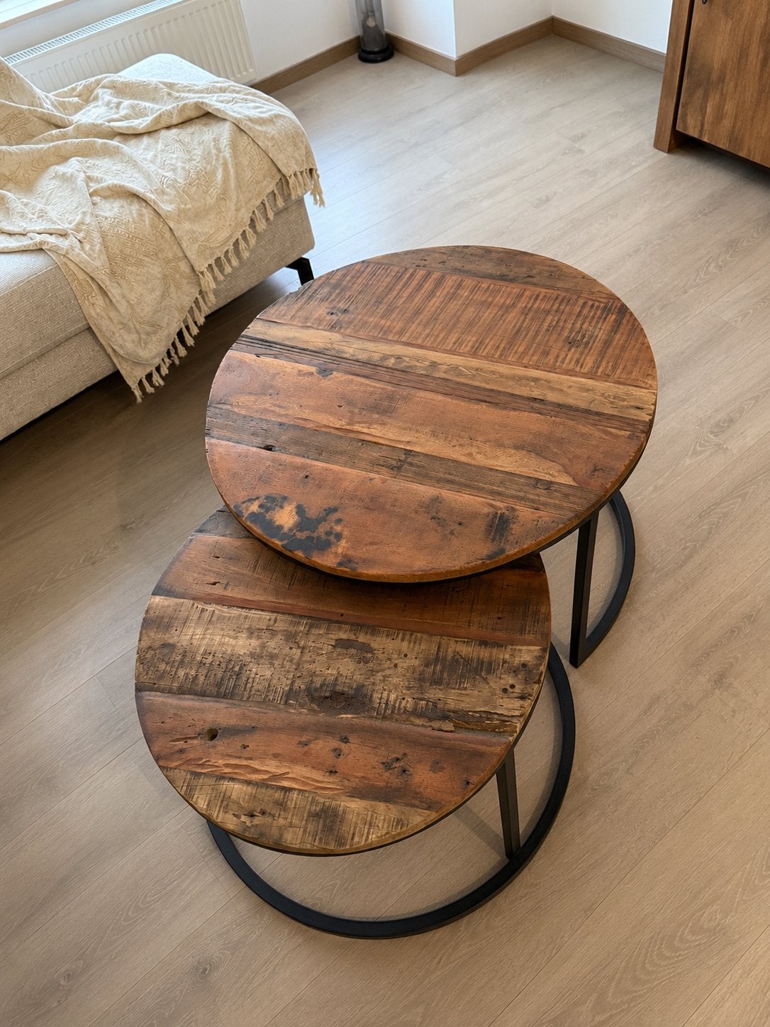 Tabel van massief hout - industriële stijl, Huis en Inrichting, Tafels | Salontafels, Ophalen, Rond, Zo goed als nieuw, Industriel