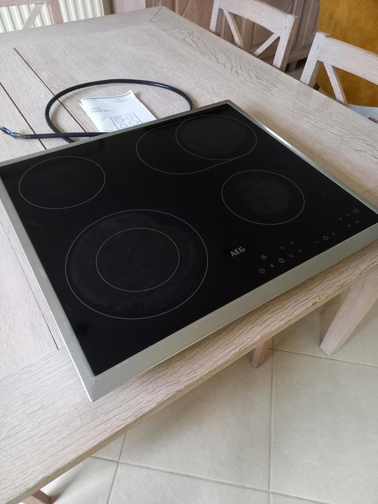 Taque vitrocéramique AEG, 4 zones de cuisson, Enlèvement, Utilisé, À Poser