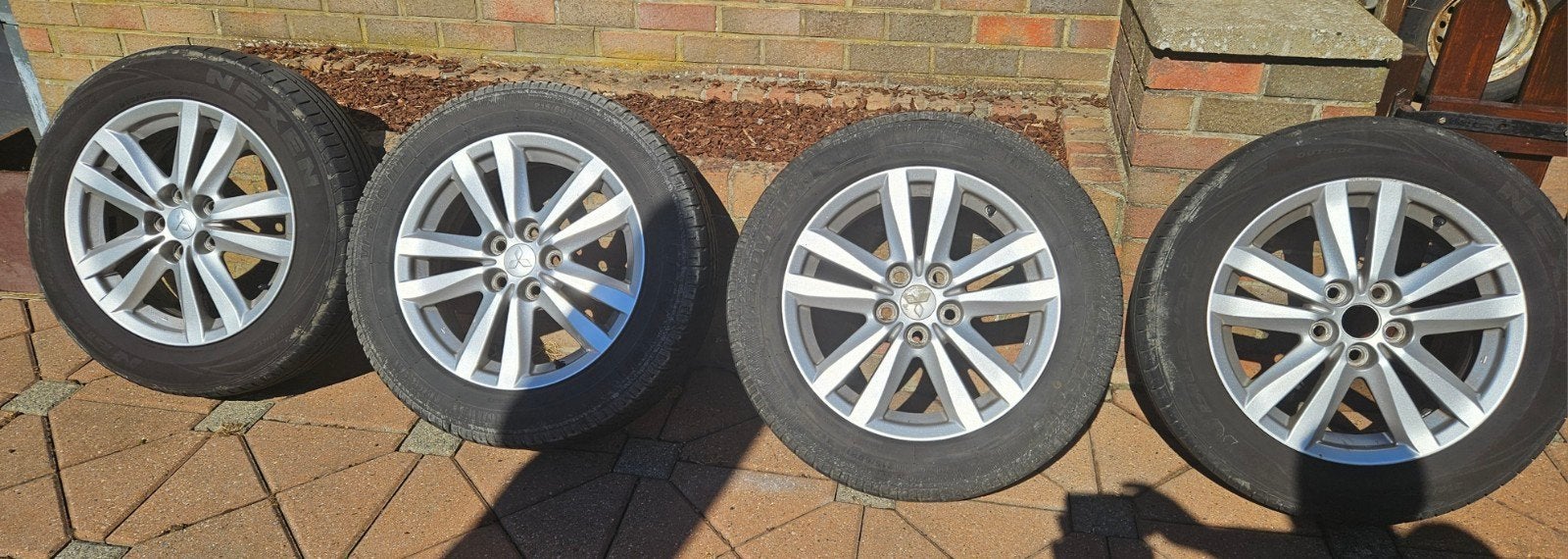 jantes alu mitsubishi 17" 6.5j ET46 + 4 pneus 215 60 17, Enlèvement, Pneus été, Pneu(s)