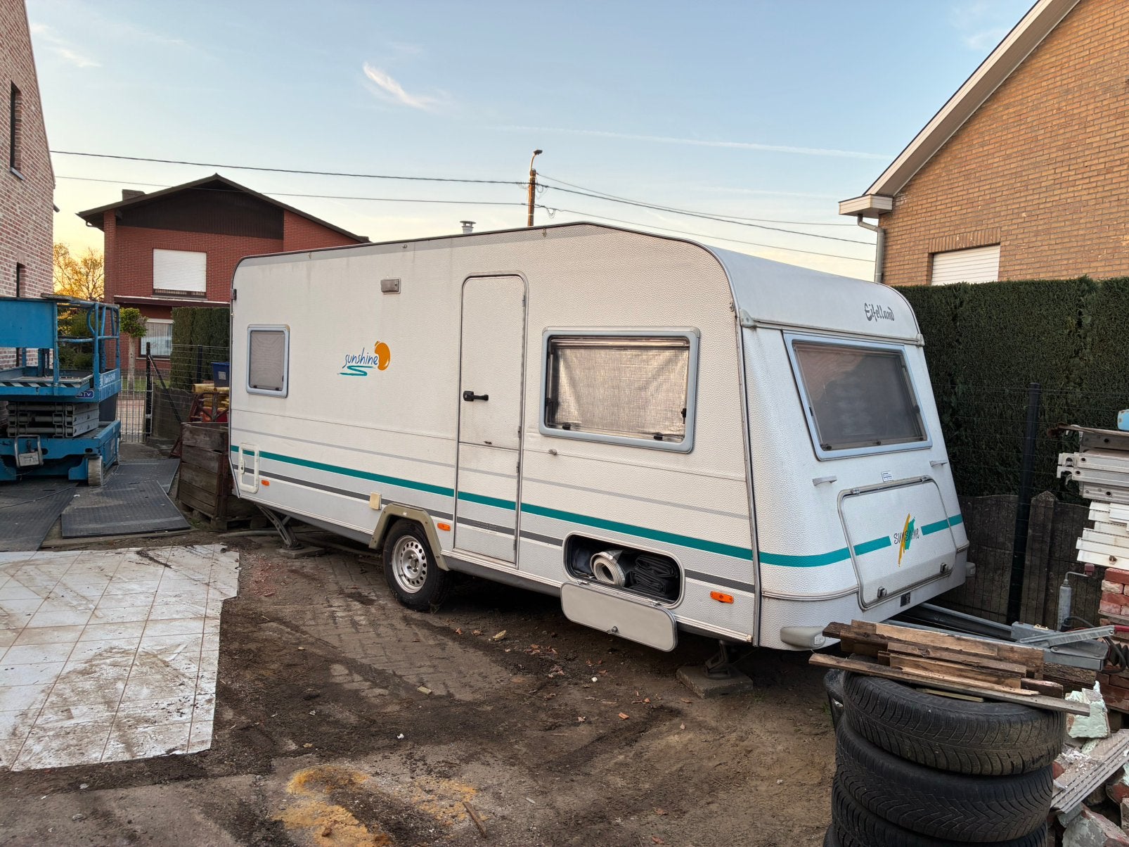 Caravan knaus eifelland, Caravanes & Camping, Caravanes, Particulier, jusqu'à 4, 1000 - 1250 kg, Eifel, Coin salon convertible
