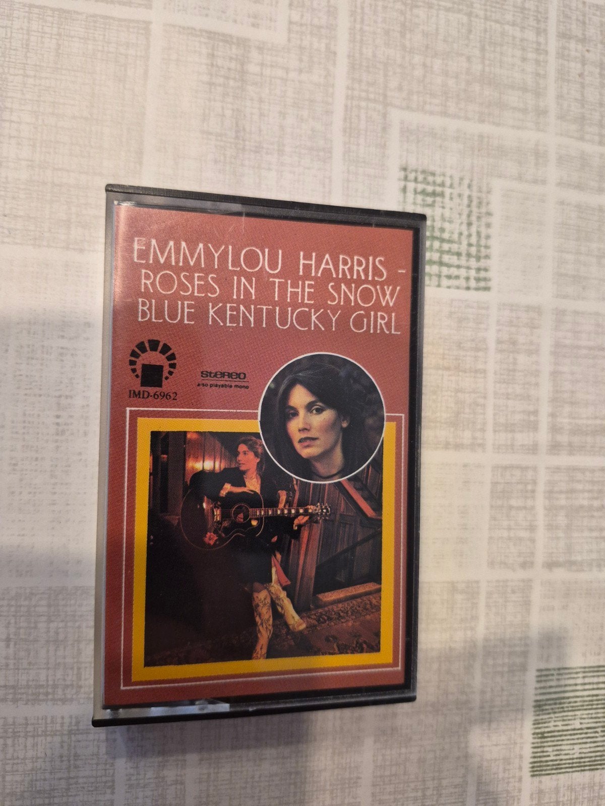 Emmylou Harris : Roses in the snow / Blue kentucky girl cass, Ophalen of Verzenden