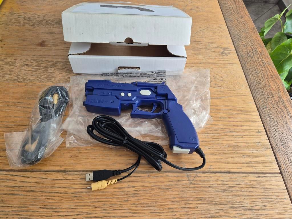 Gloednieuw optisch G-Con 2-pistool voor PlayStation