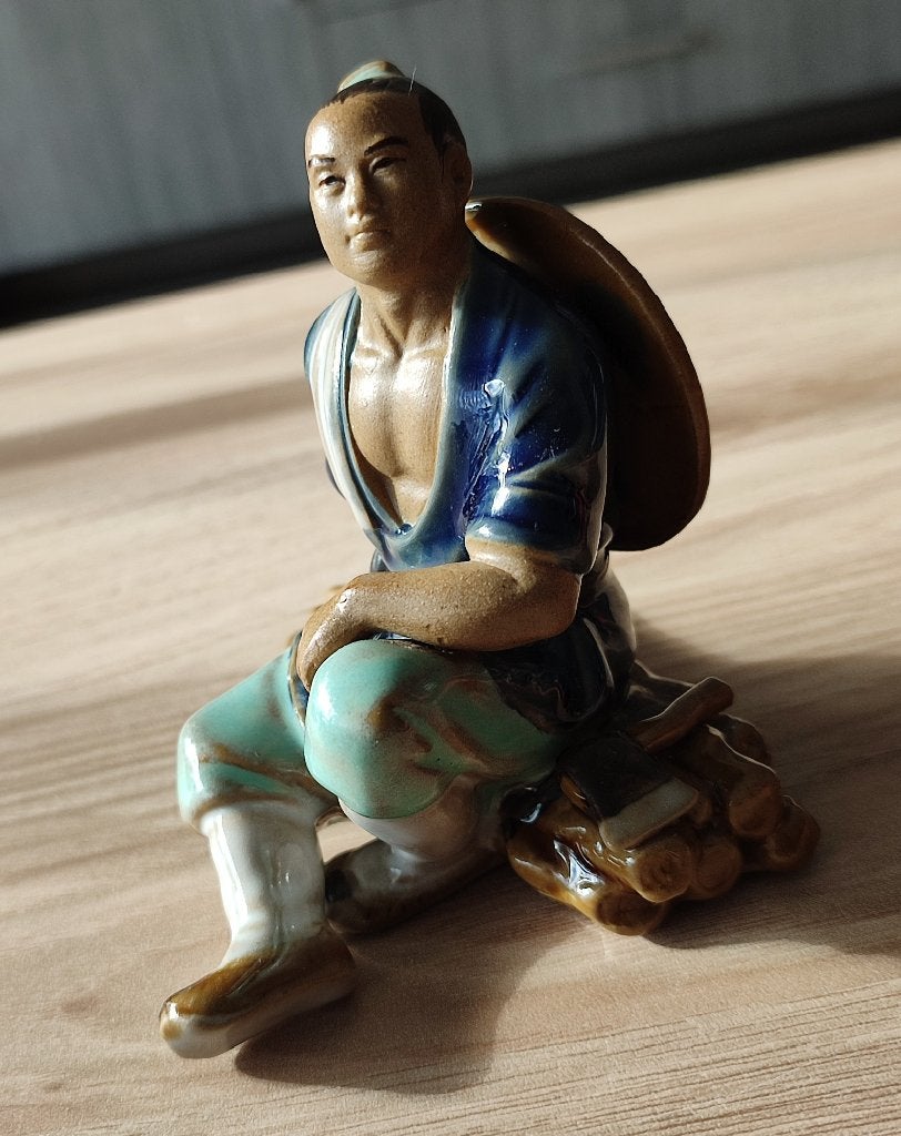 Statuette chinoise Mudman bûcheron assis vintage 10 cm, Enlèvement, Comme neuf, Humain
