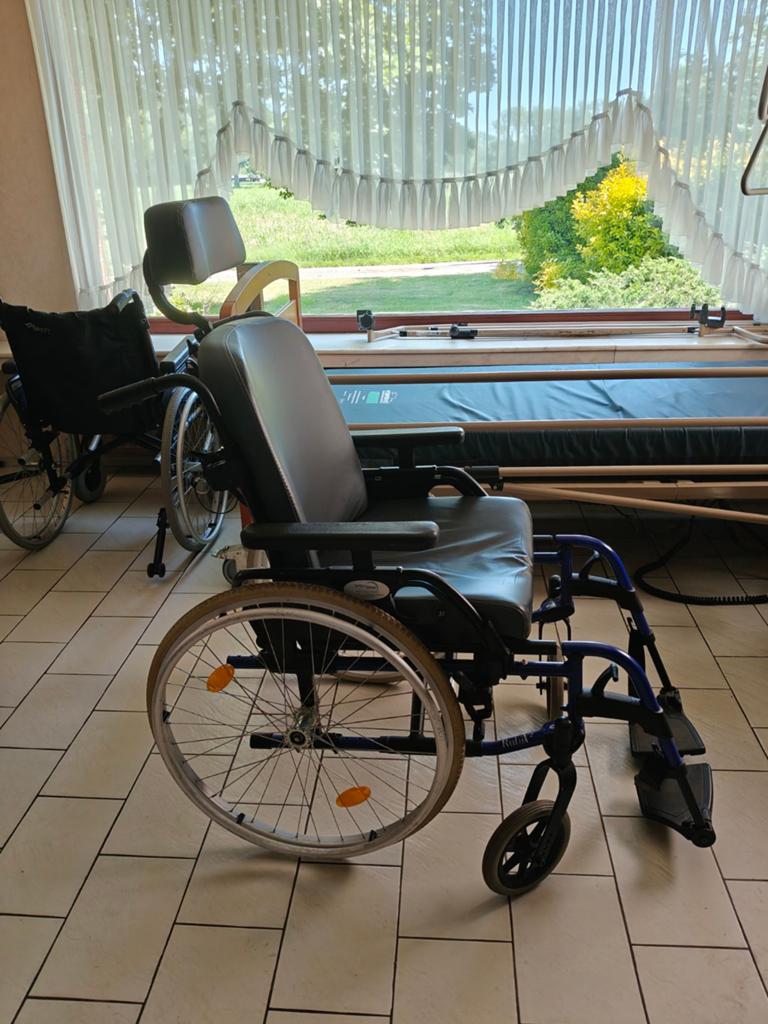 Rolstoel met hoofdsteun, Diversen, Ophalen