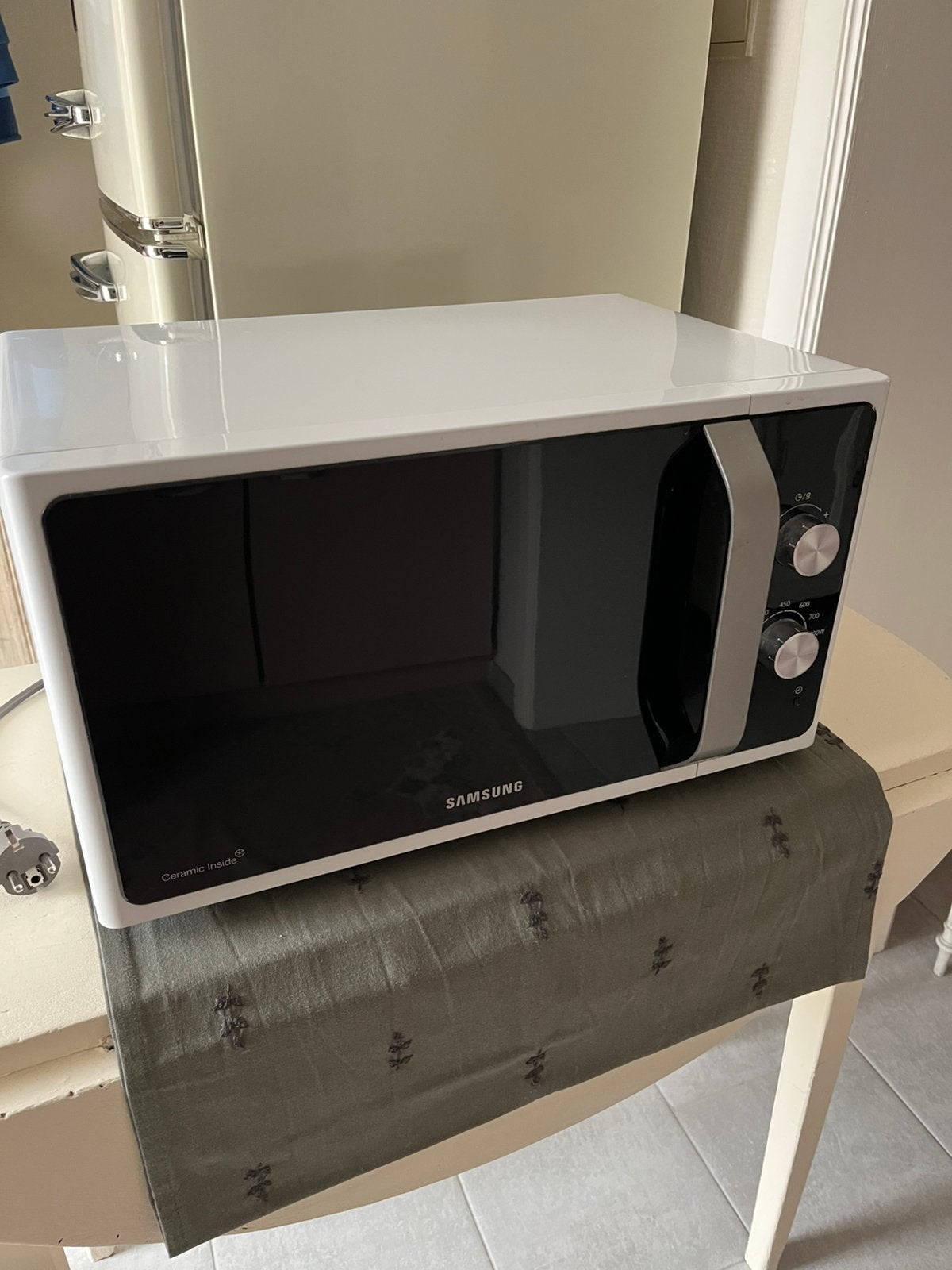 Samsung MS23F301EAW 23L  800W, Ophalen, Microgolfoven, Hete lucht, Zo goed als nieuw