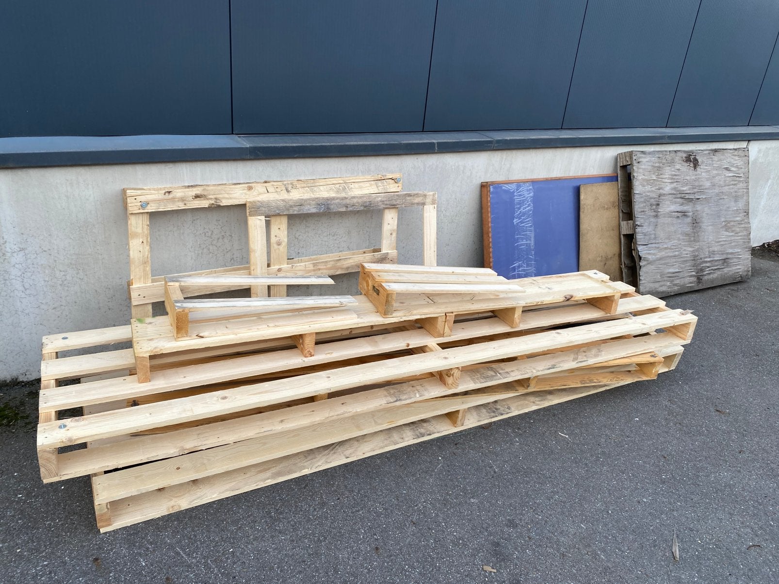 Gratis hout, Ophalen