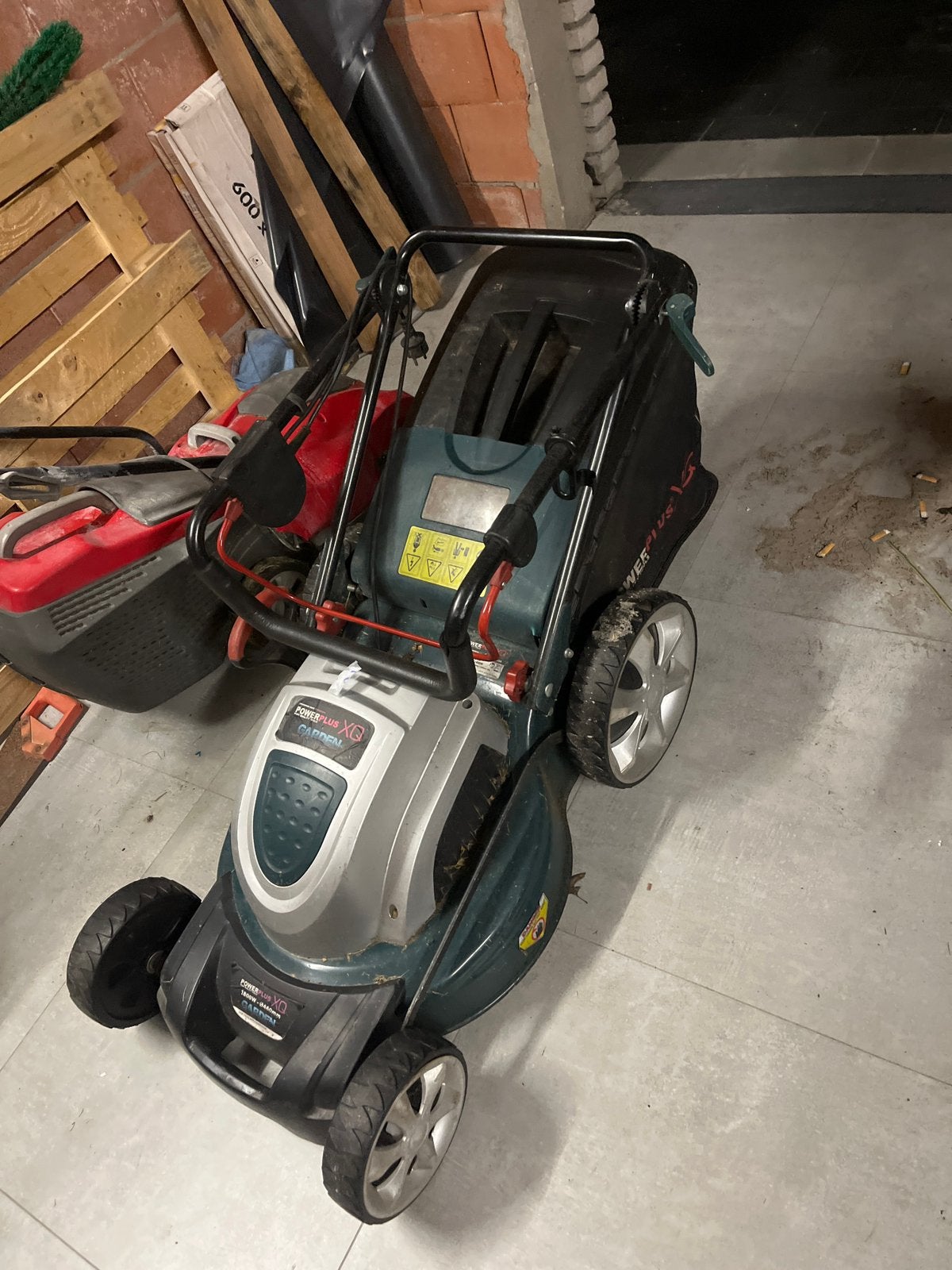 de Powerplus XQ Garden serie (grasmaaier), Tuin en Terras, Ophalen, Cirkelmaaier, Elektrische grasmaaier, Nieuw