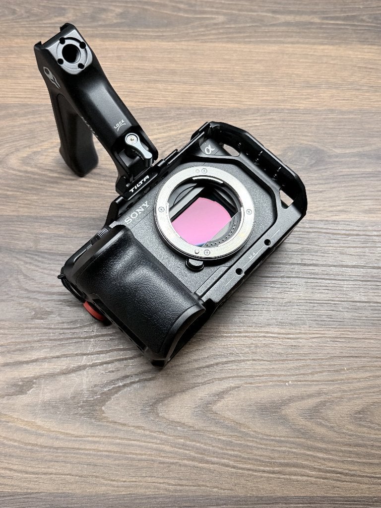 Sony ZV-E1 (3 Batteries) + cage et poignée Tilta, Enlèvement, Comme neuf, Sony