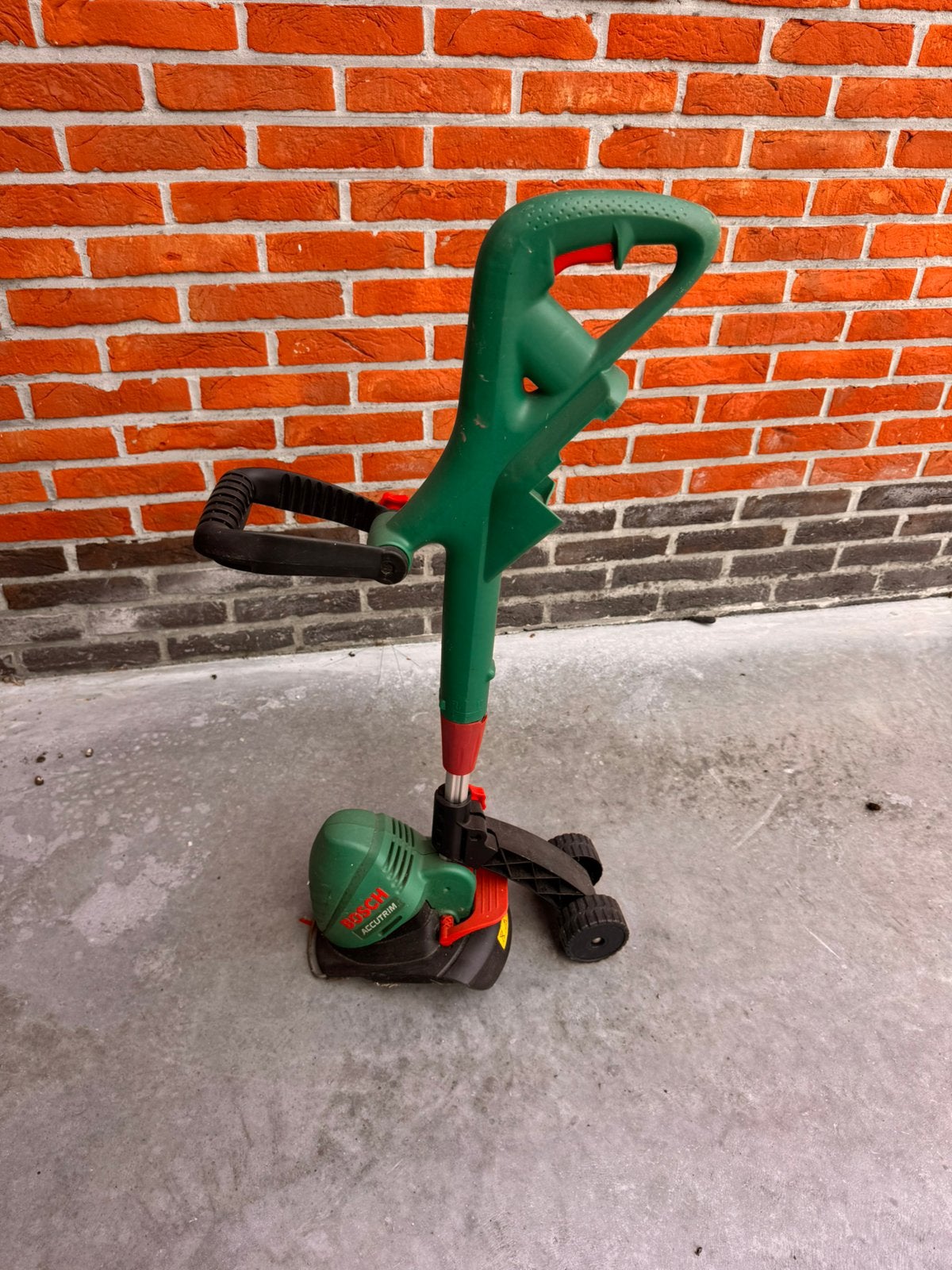 Bosh accutrim, Jardin & Terrasse, Coupe-bordures, Enlèvement, Utilisé, Batterie
