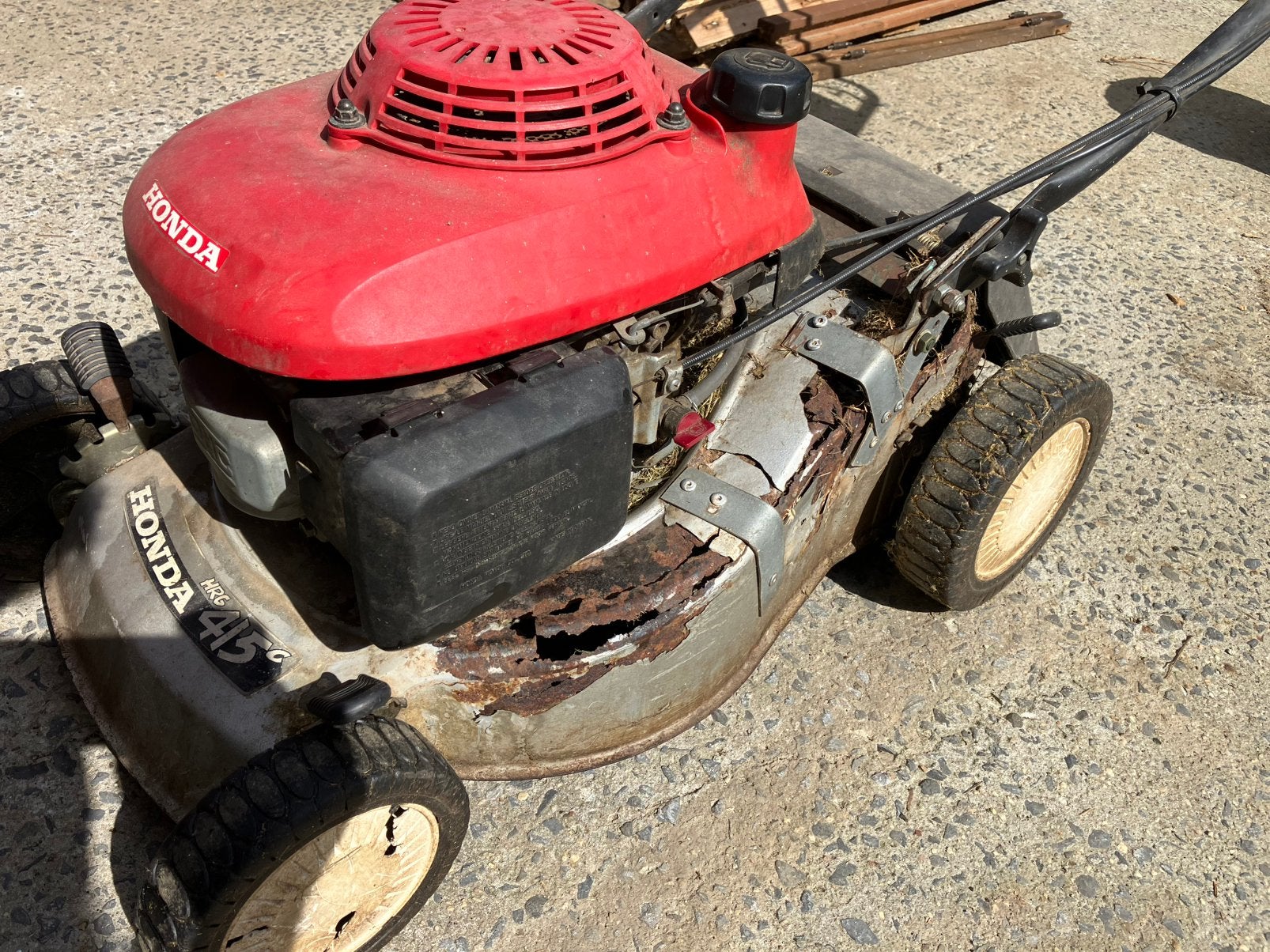 Honda hrg 415c, Ophalen, Gebruikt, Benzine-grasmaaier, Opvangbak