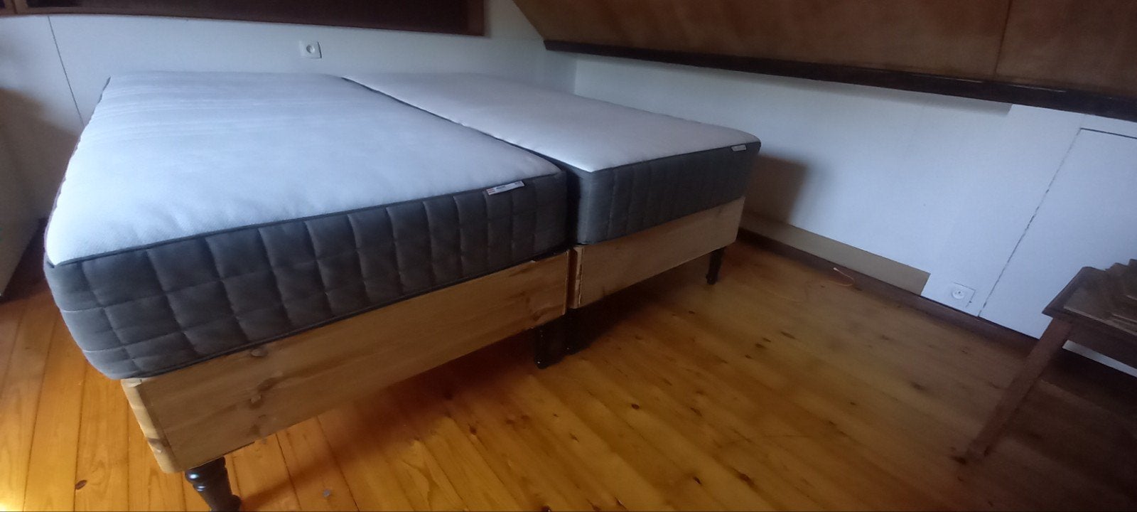 ikea boxspring 2 x 90x200cm met matras, Ophalen, Bruin, Tweepersoons, Zo goed als nieuw